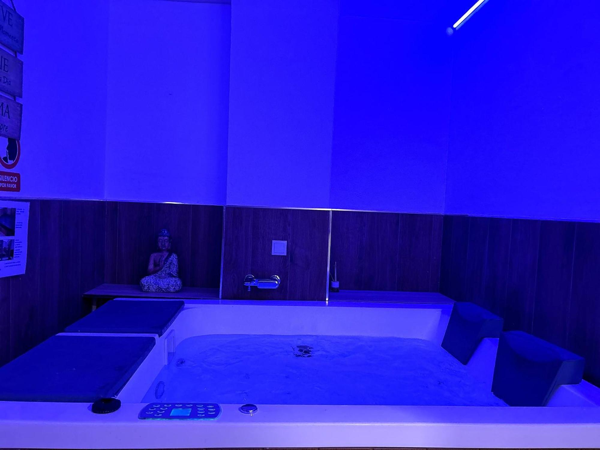 Lujo A Tu Alcance Con Spa Y Garaje Pleno Centro Уелва Екстериор снимка