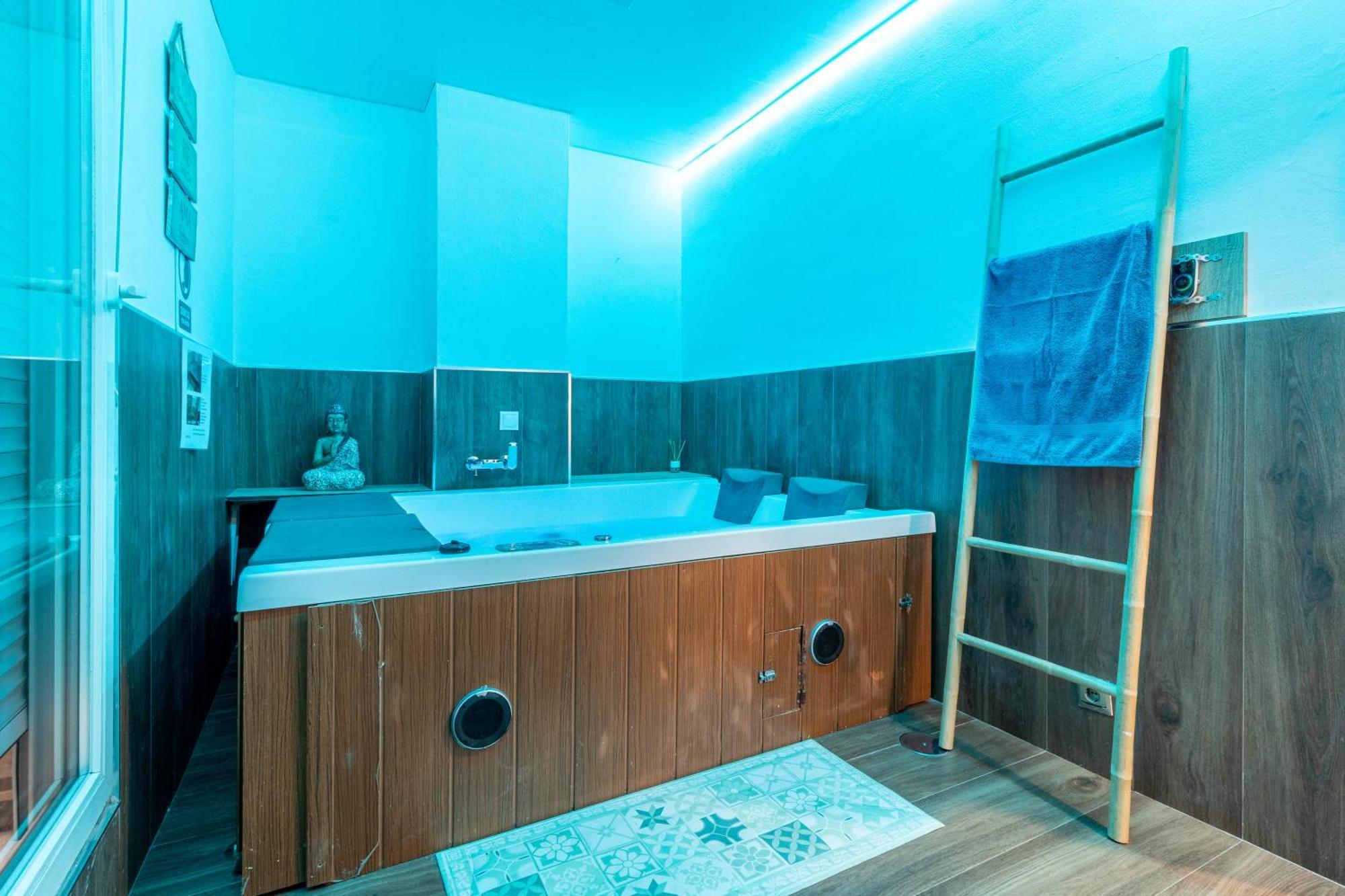 Lujo A Tu Alcance Con Spa Y Garaje Pleno Centro Уелва Екстериор снимка